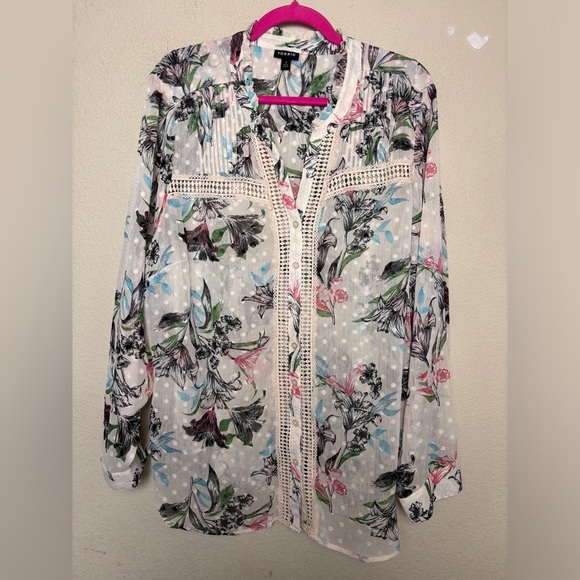 Torrid Floral Cream Chiffon Clip Dot Crochet Trim V-Neck Button Up Blouse 3X - Picture 3 of 11